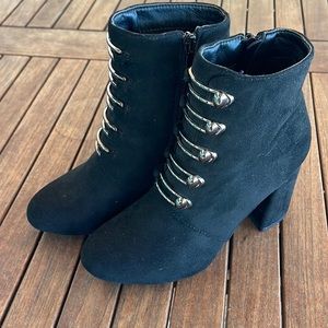 Black Booties, zip up Pump. Made in Italy. Tresmode. Size 37. Suede. Block heel